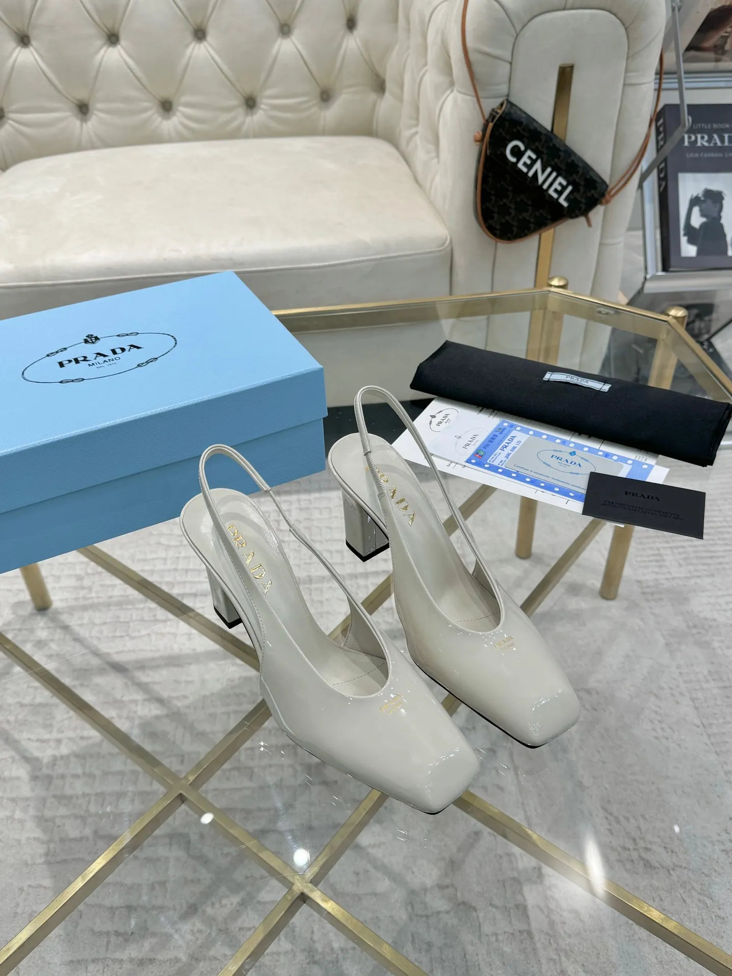 👟👟Ex-factory price 580👟👟 (imitation leather bottom-20) New arrival 👉Ready stock👈 Remove the original board and make a 1:1 replica‼ ️The highest version ✅2025Prada early spring catwalk hot style 😘The latest spring style thick heel small square toe series (genuine leather outsole) (simulated leather sole) goddess must-have super beautiful on the feet ‼ ️The upper and foot pads adopt the latest 3D LOGO elements, three-dimensional and advanced‼ ️Imported original cowhide leather, soft and textured, lining + foot pads, imported sheepskin lining, breathable and comfortable, matching private model heel, heel height 8M, size 35M-39M (34 40 414243 customized, non-refundable and non-exchangeable)